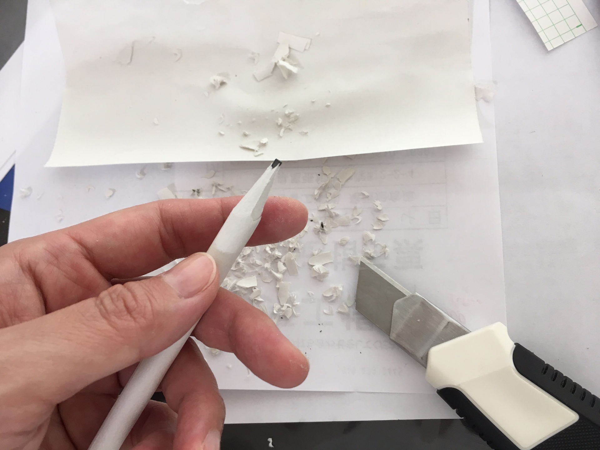 まっさらな新聞紙で 株式会社デコス セルロースファイバー断熱のデコスドライ工法