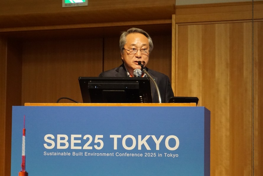 デコス兼、親会社安成工務店の代表取締役、(一社)JBN・全国工務店協会会⾧の安成信次