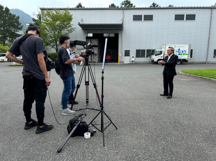 山口工場建屋前